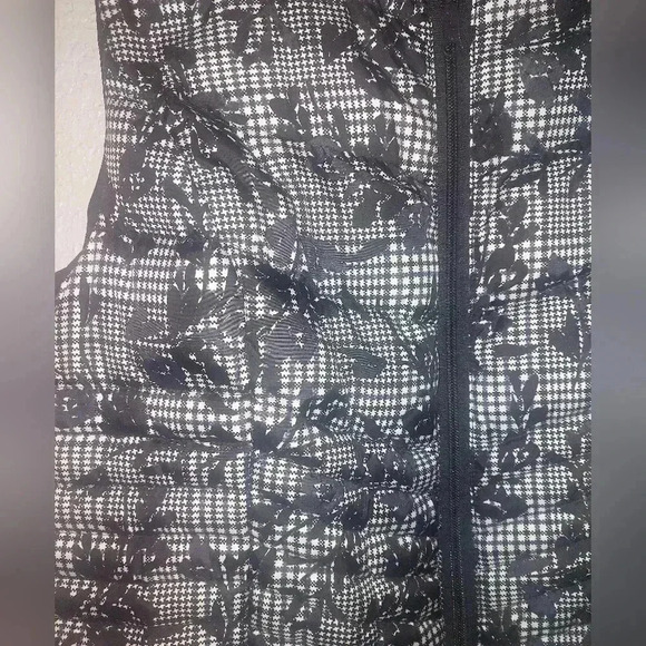 J. Jill Small 2 Way Zip Down Puffer Vest Long Length Black White Zip Pckts - Picture 3 of 7